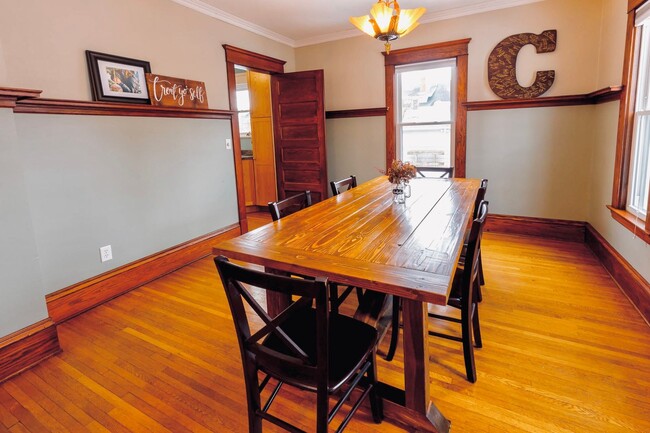 Building Photo - Charming 3bed 1.5bath Home in Saint Paul