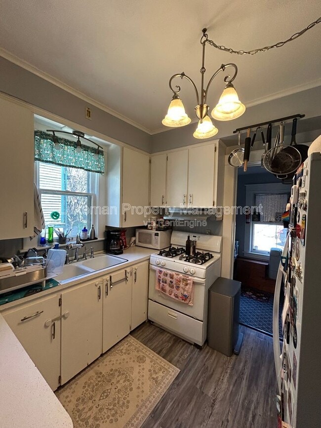 Building Photo - 808 Wheaton Ave