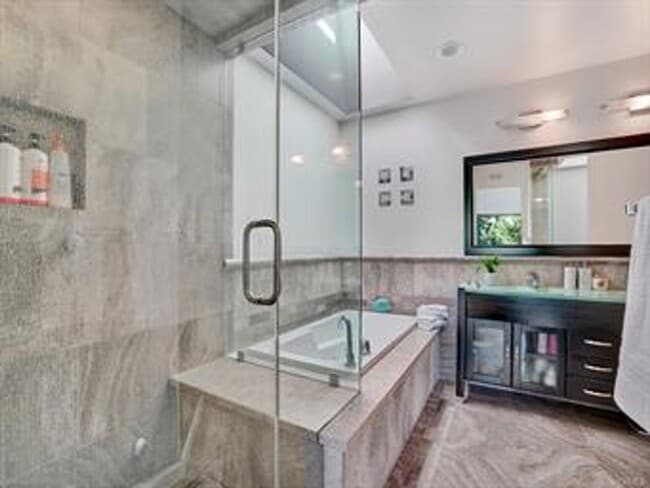 Building Photo - Beautifully Updated Model Home in the Prestigious, highly desirable Woodbridge