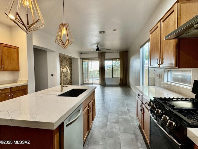 Building Photo - 13743 N High Mountain View Pl