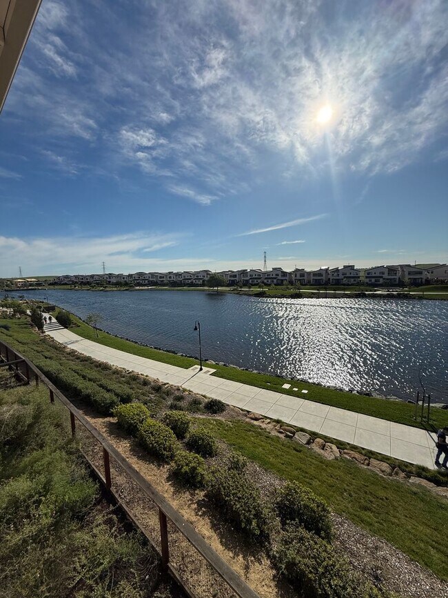 Building Photo - LAKE VIEW