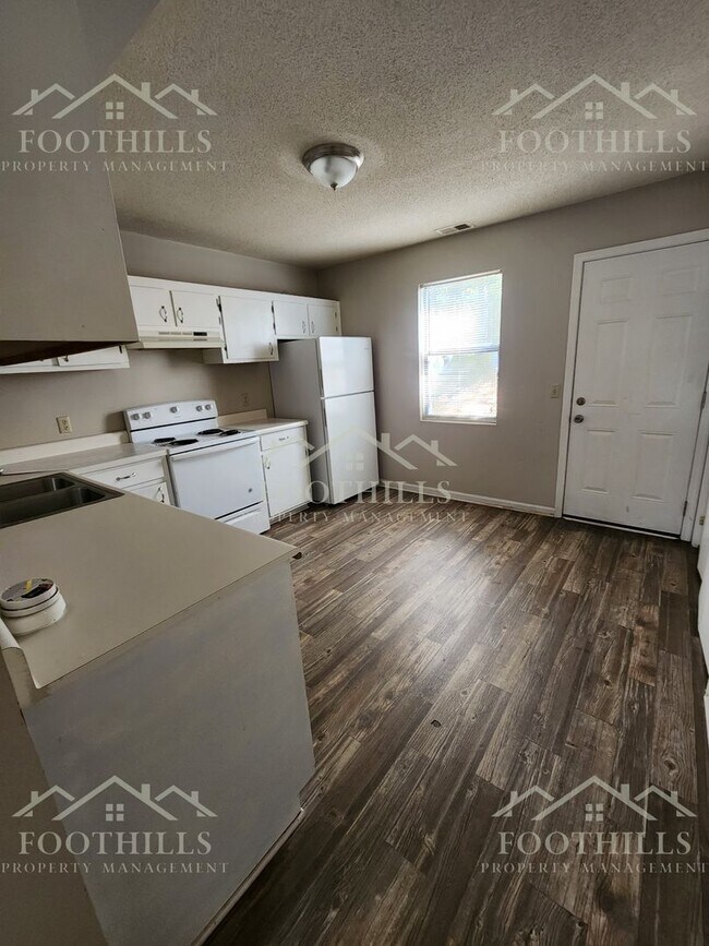 Building Photo - 2-Bed, 1.5-Bath Home with Appliances & Was...