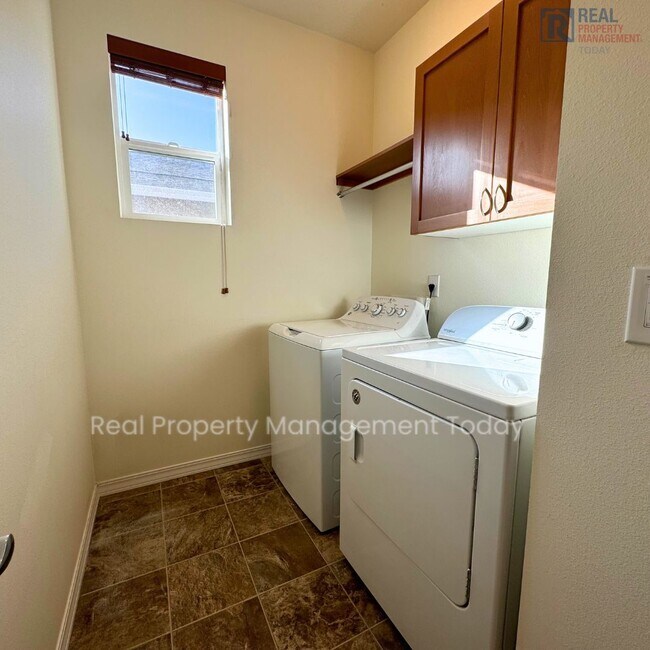 Building Photo - Beautiful 2 Bed Rambler! 55+ Community!