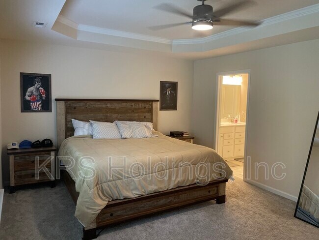 Building Photo - 245 White Oak Ridge Dr