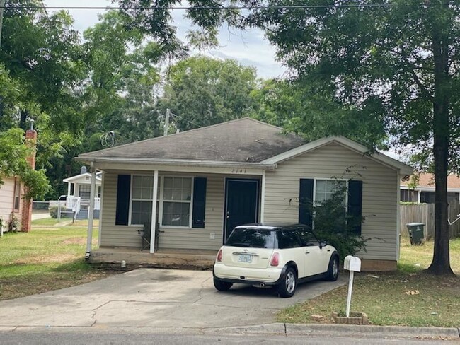 Primary Photo - 2141 Holton St