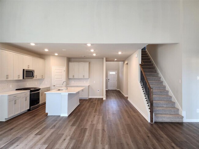 Building Photo - 120 Greenspire Ln