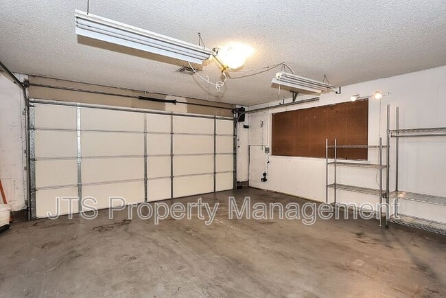 Building Photo - 2128 W La Loma Dr