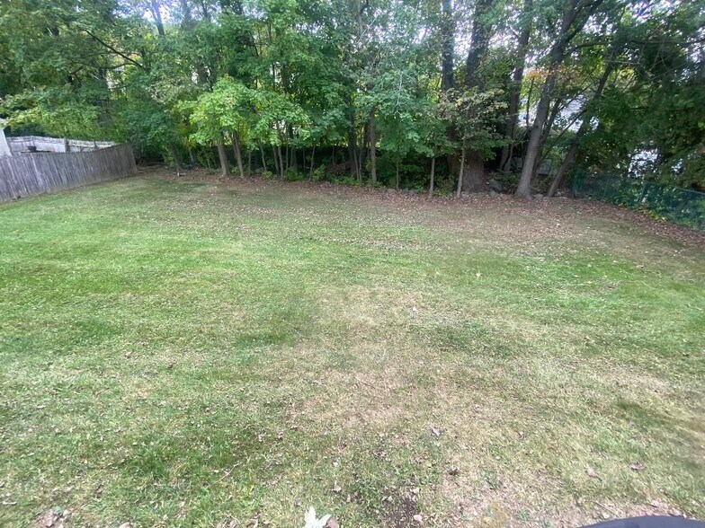 Nice Yard - 6 Borman Dr