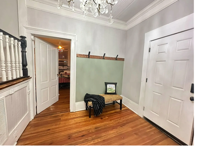 Building Photo - **Charming Small-Town Home Near Clark's Hi...