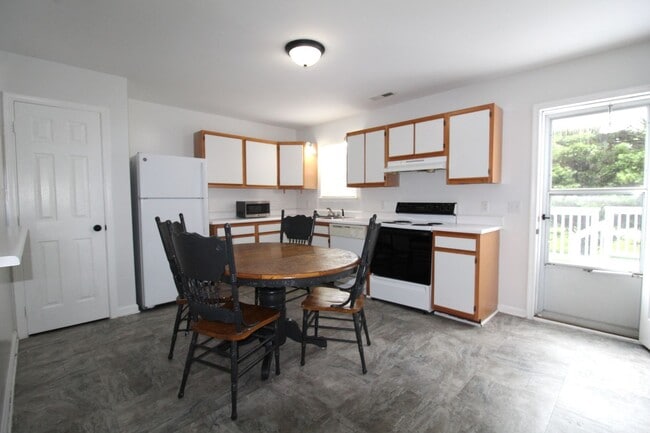 Building Photo - 486 Pheasant Run Cir