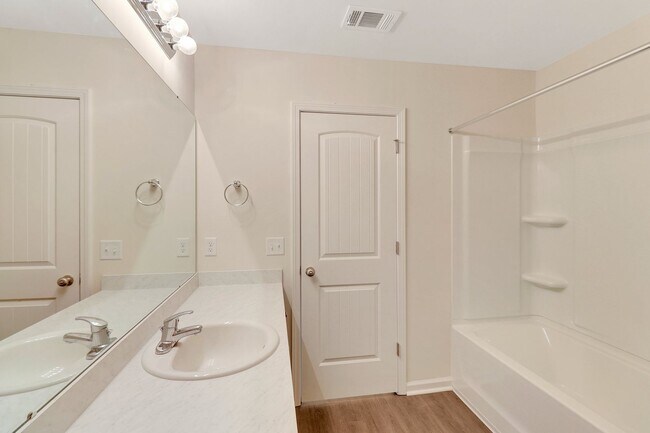 Building Photo - Hartford - Statesboro 3 Bed 2 Bath - Arbor Floor Plan