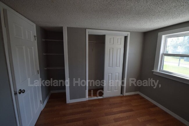 Building Photo - 1060 E Wabash St