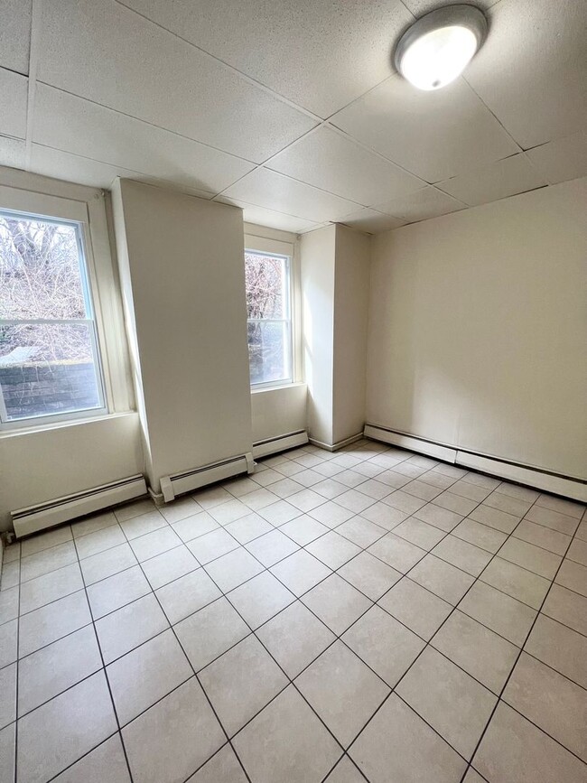 Building Photo - 135 Koehler St