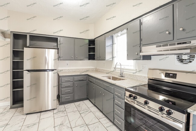 Building Photo - 4123 E 6 St