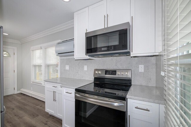 Building Photo - 100 N Country Rd