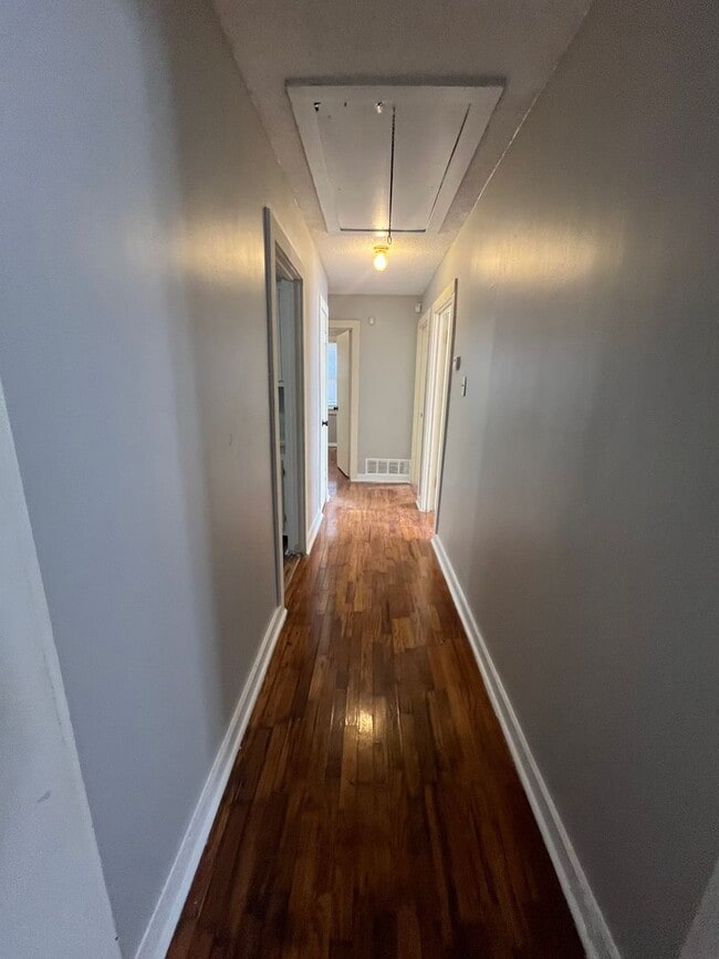 Building Photo - 2206 Hillside Ave