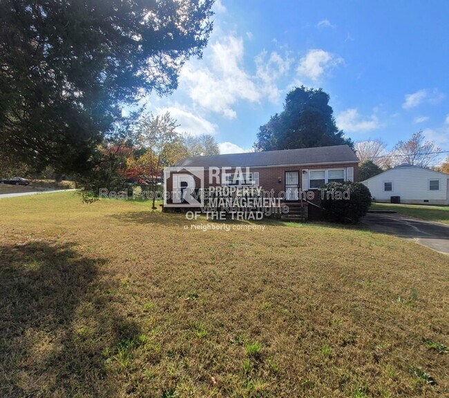 Building Photo - 593 Kinard Dr NE