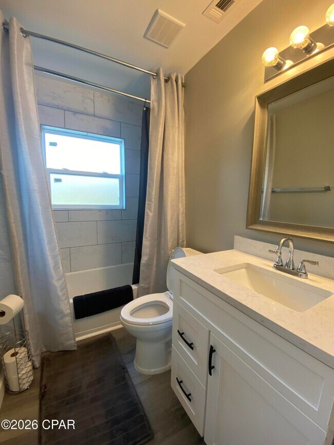 Building Photo - 1606 Clay Ave