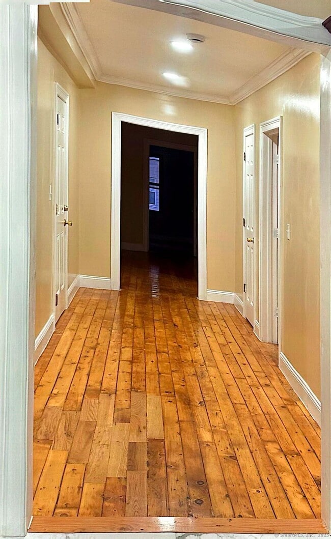 Building Photo - 376 N Main St