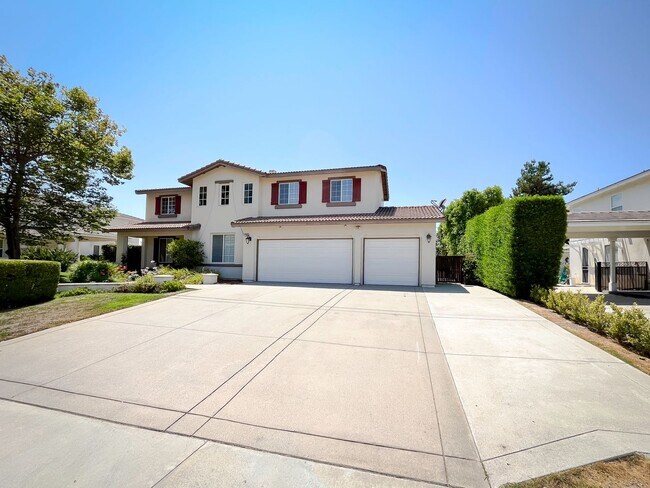 Building Photo - MUST SEE! Beautiful 3 bedroom + Loft + Office Space (or convert to 4th bedroom) + Large Backyard ...