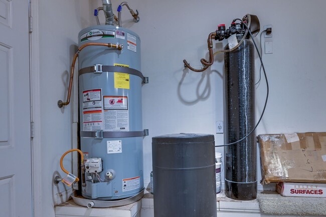 Building Photo - SE!! 4 Bedrooms!! Single Story!! NO HOA!! 3 Car Garage!!! Pool!!! Spa!!! RV Parking!!! Low mainte...