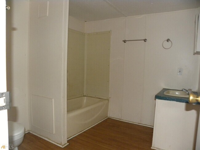 Building Photo - 204 Detter Rd