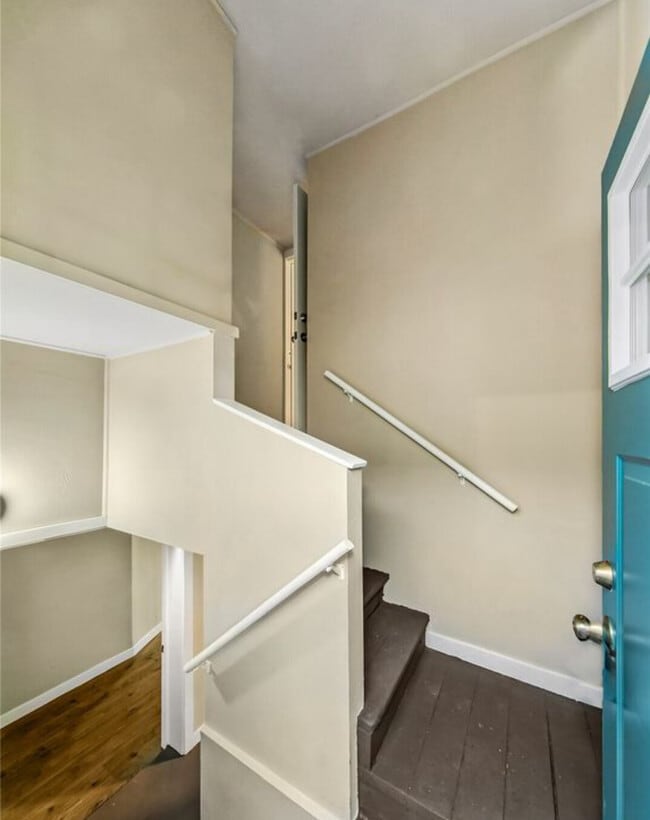 Building Photo - 5606 25th Ave SW