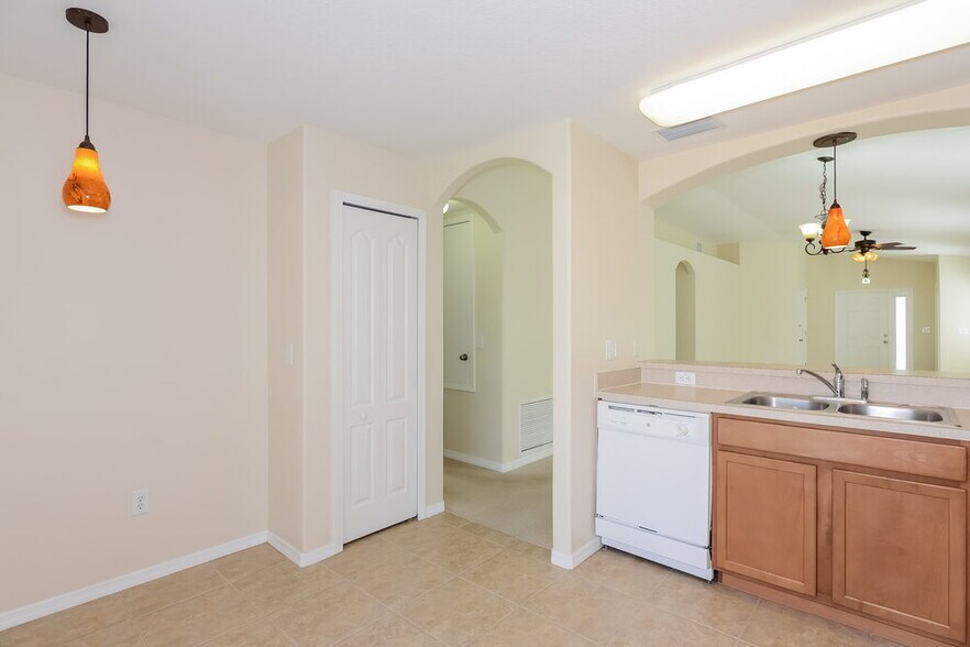 Building Photo - 2205 Colville Chase Dr