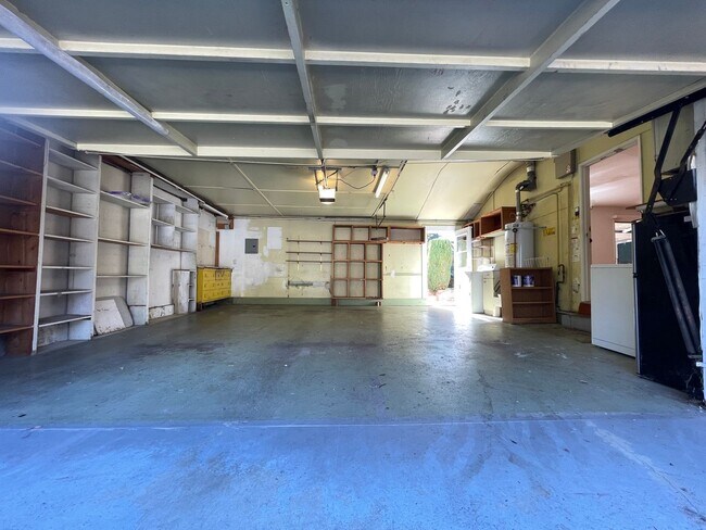 Building Photo - SANTA CLARA - 4 bedroom home with hardwood floors