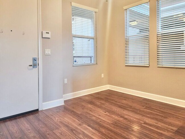 Building Photo - 12842 Palm St