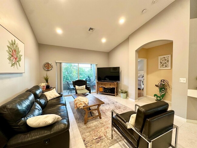 Building Photo - 6129 Heliconia Rd