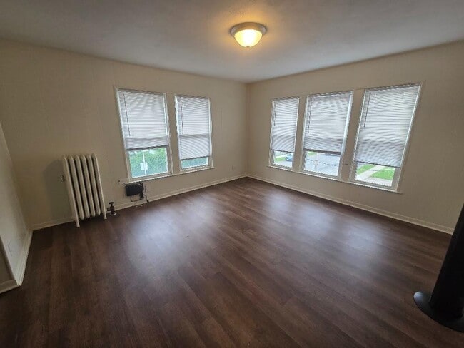 Building Photo - 372 S Midler Ave