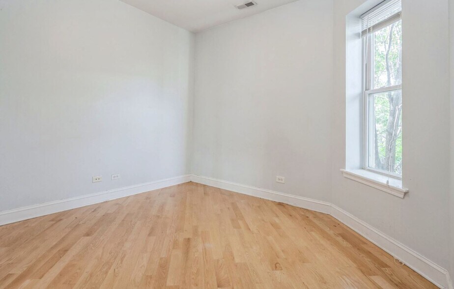 Building Photo - 4650 N Saint Louis Ave