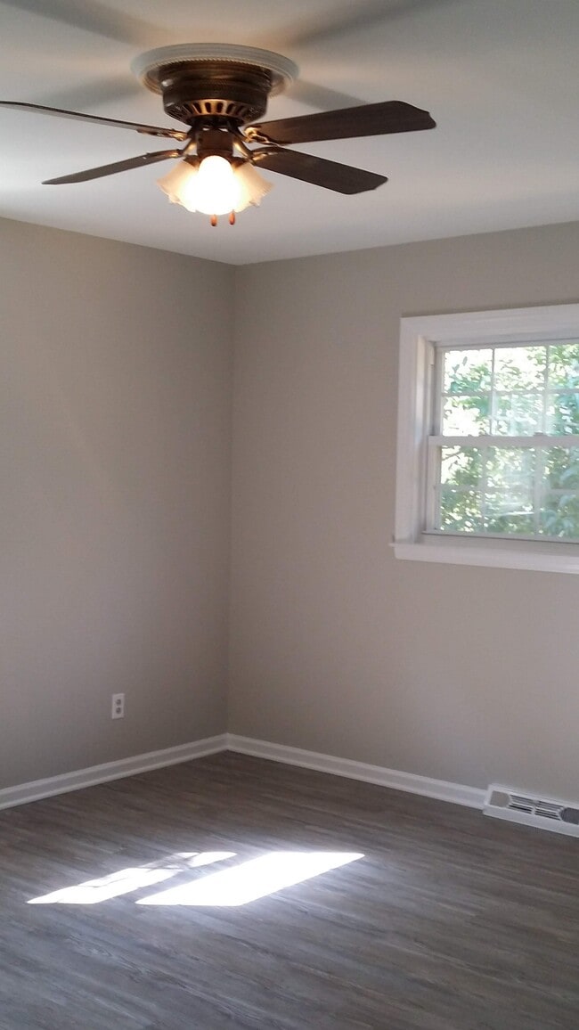 Building Photo - 1709 Merry Oaks Rd