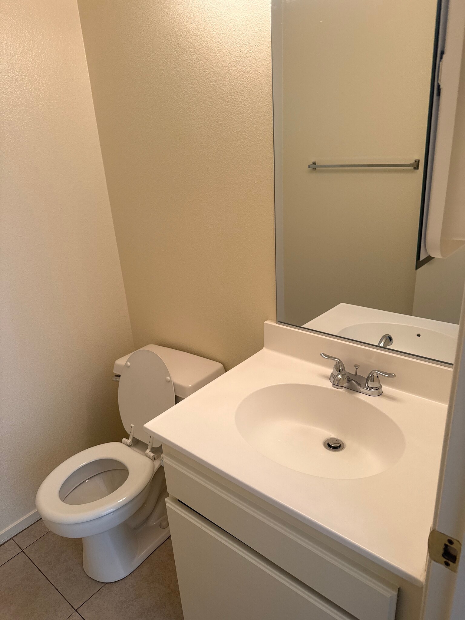 1/2 bath - 404 W Barton Ave