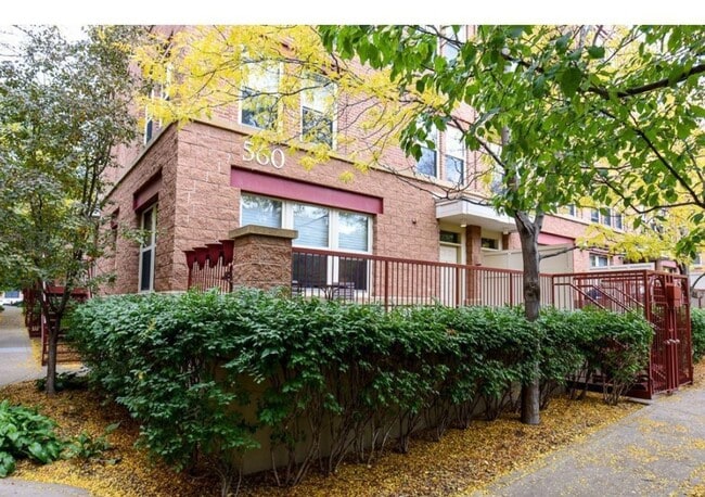 Building Photo - Stylish North Loop Living for $3,499/month...
