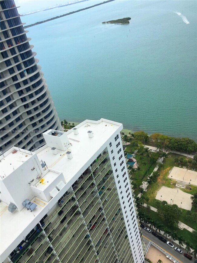 Building Photo - 1750 N Bayshore Dr