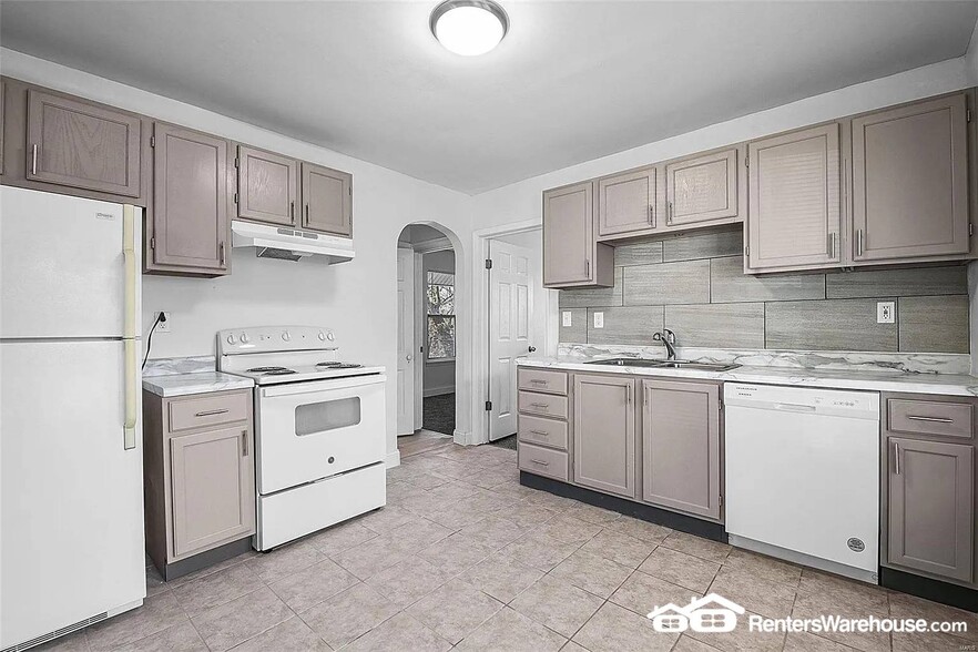 Building Photo - 2946 Hilleman Ave