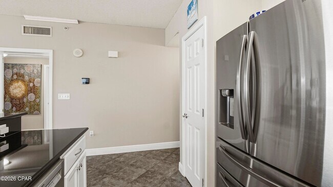 Building Photo - 2400 Grandiflora Blvd