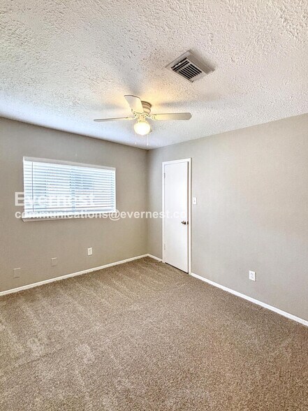 Building Photo - 2426 Tall Ships Ln