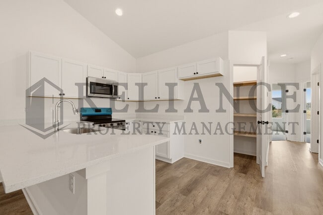 Building Photo - 5249 N Pinecrest Ct