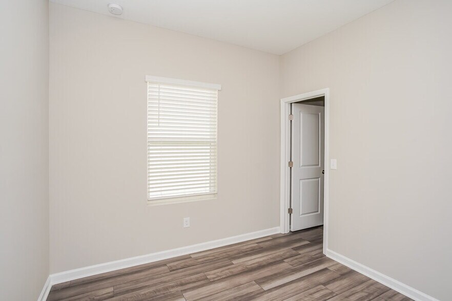 Building Photo - 924 Kelly Fern Lp