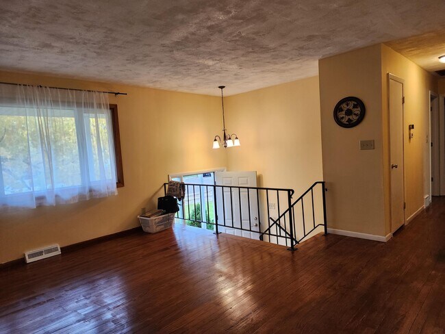 Building Photo - 9225 Carol Ann Dr