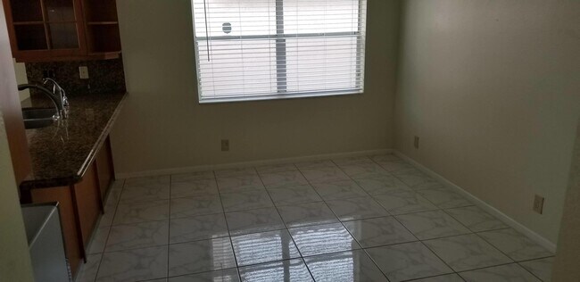 Building Photo - 10780 Cypress Lake Ter