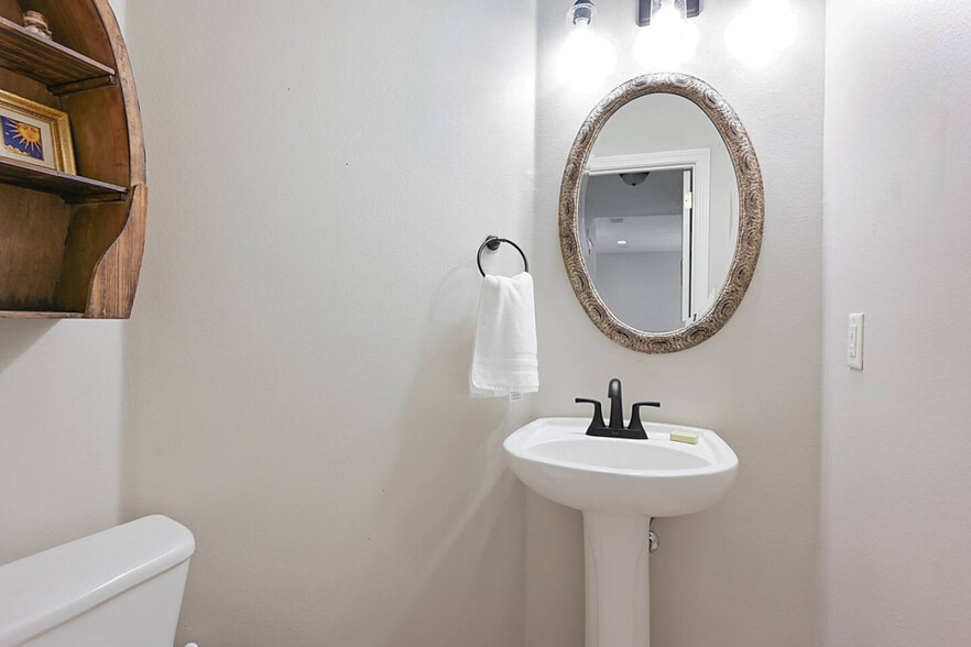 Building Photo - 406 Montauk Ct