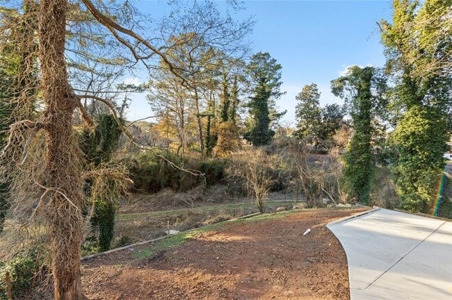 Building Photo - 2241 Glendale Dr
