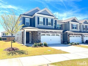 Building Photo - End Unit Luxary Townhome for Rent Apex