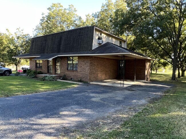 Building Photo - 1803 Thomas Ln
