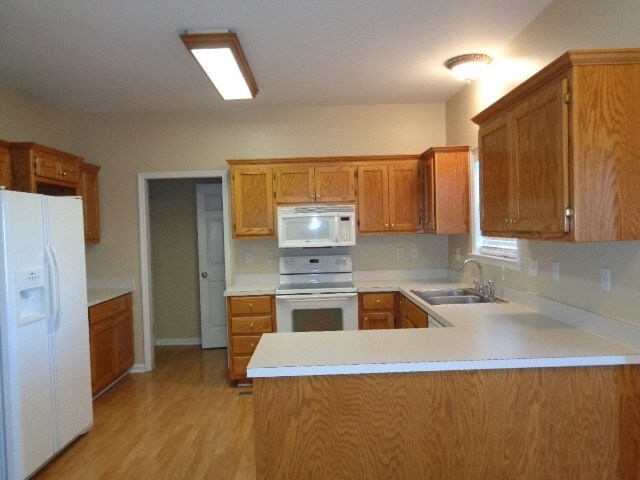 Building Photo - 2702 Camden Ct