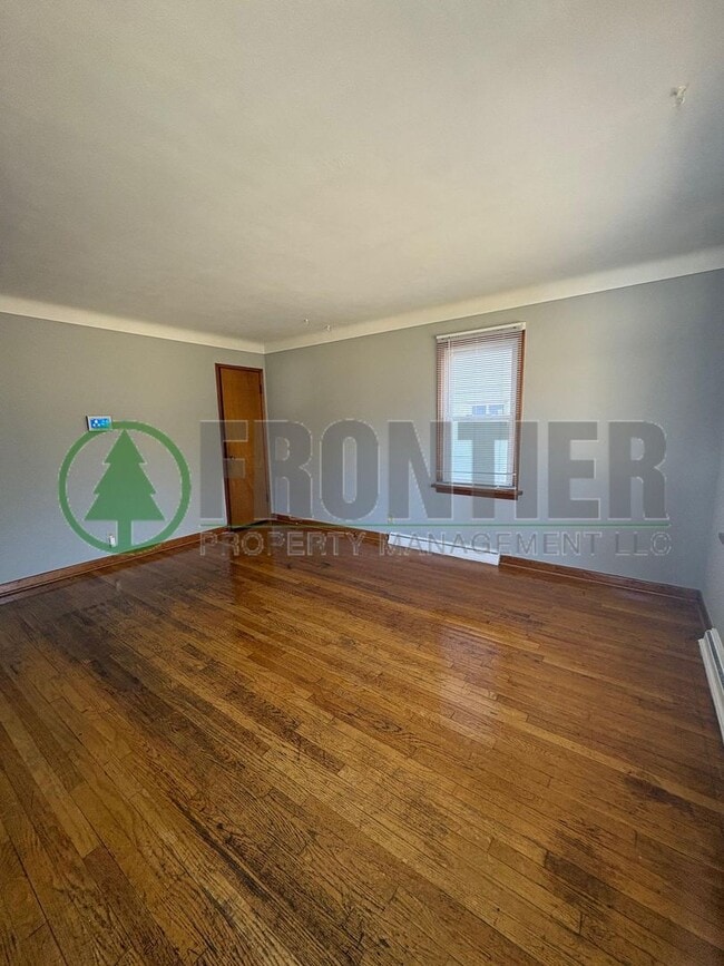 Building Photo - 532 Ames Pl